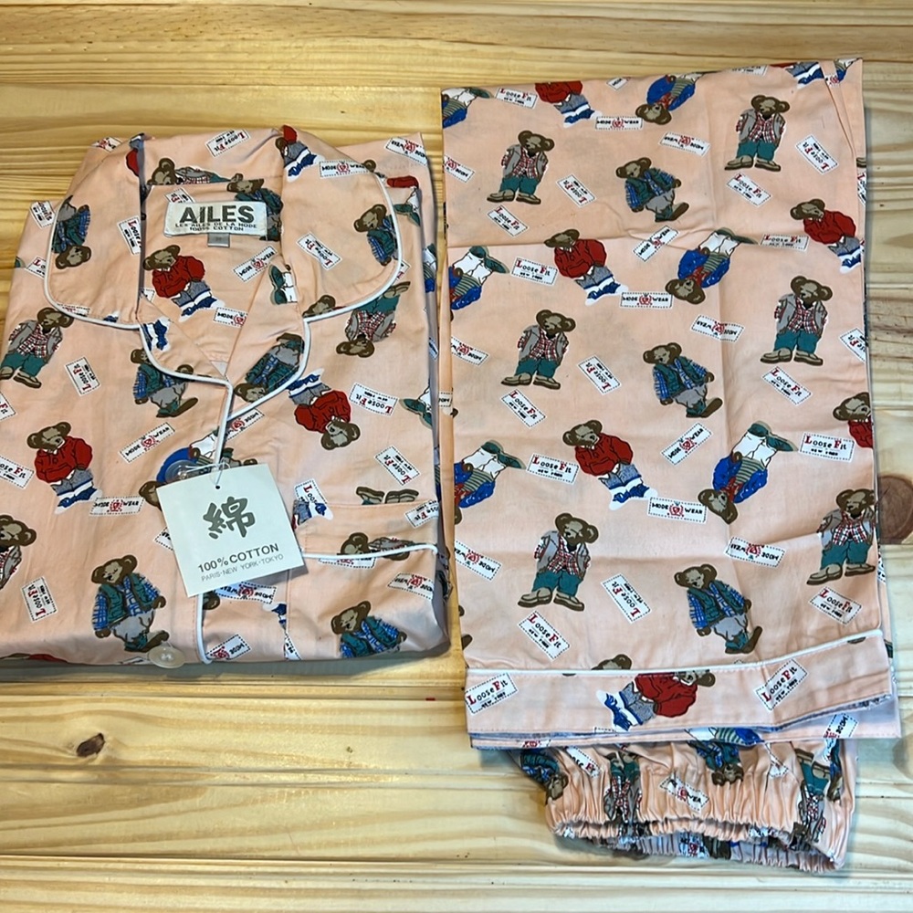 Ailes pajama set  size Med  NWT
